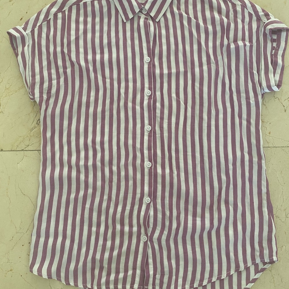 Beach lunch lounge button down